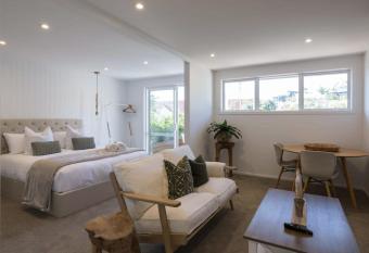 Luxury Apart, Balcony & Seaviews, Full Laundry, Kitchen & Heat Pump has Balcony rooms