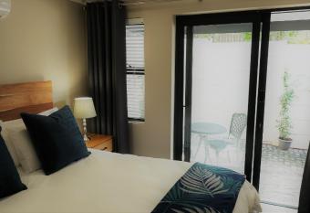 Bloekomsrust allows 18 year olds to book a room