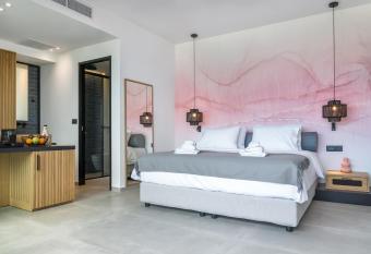 SAVUS Boutique Hotel allows 18 year olds to book a room