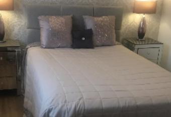 Double room with en-suite. Central for North West allows 18 year olds to book a room