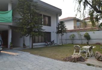 Royal Manor F-10 has Balcony rooms