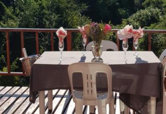 Home2Home Protea Cottage allows 18 year olds to book a room