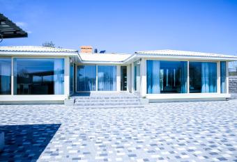 Villa Blanca has Balcony rooms