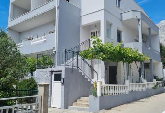 Apartmani Andrea has Balcony rooms