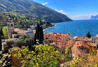VistaLago Torbole has Balcony rooms