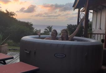 Les G  tes SUN and SEA has rooms with a private hot tub