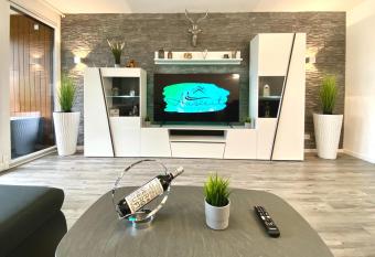 Apartment Bellevue mit Indoor-Pool, Sauna und Tennisplatz allows 18 year olds to book a room