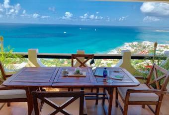 Pelican Ocean View Condominium. allows 18 year olds to book a room