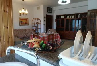 APPARTAMENTO SPAZIOSO allows 18 year olds to book a room