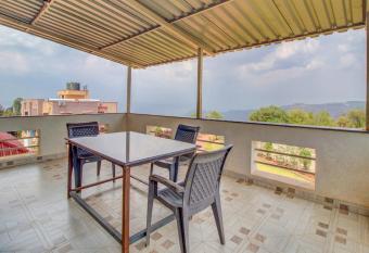 Bungalow 5Bhk Mahabaleshwar has Balcony rooms