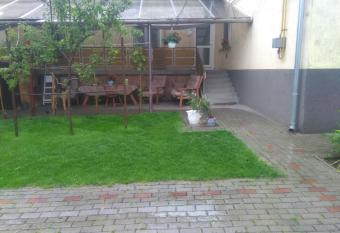 Muskatliapartman.cs2. allows 18 year olds to book a room