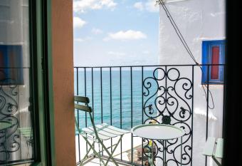 Joanna Hotel allows 18 year olds to book a room