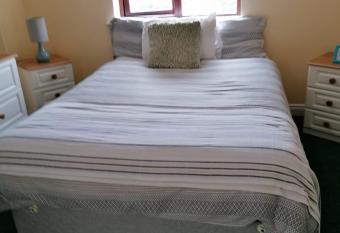 Edwards Cosy Apt allows 18 year olds to book a room