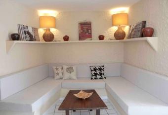 ES PUJOLS-FORMENTERA-CENTRALISSIMO has Balcony rooms