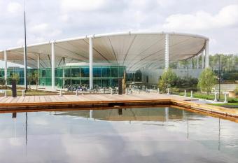 thecamp h  tel Eco Lodge- Aix en Provence allows 18 year olds to book a room