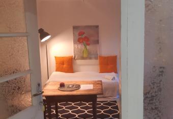 Fassbinder Klause mit Mini-Terrasse has Balcony rooms