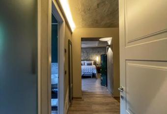 DIMORA SCURONE allows 18 year olds to book a room