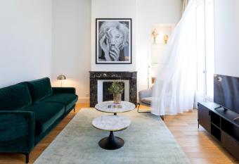 Les Cl  s Secr  tes allows 18 year olds to book a room