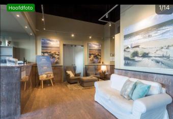 The Seahorse (volledig gerenoveerd) has Balcony rooms