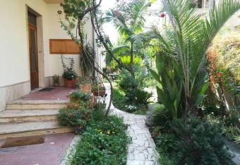 appartamento a due passi dal mare allows 18 year olds to book a room