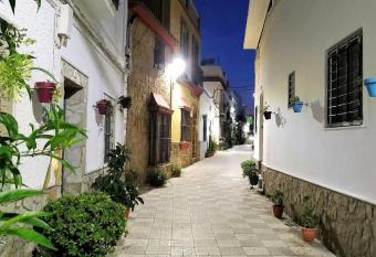 Goliva las Rosas has Balcony rooms