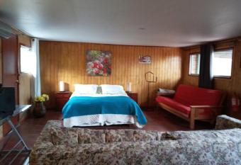 Caba  a Cerezo allows 18 year olds to book a room