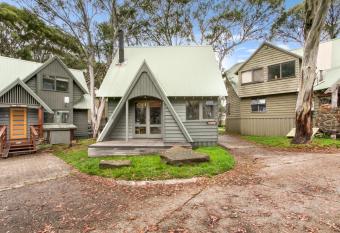 Coolong allows 18 year olds to book a room