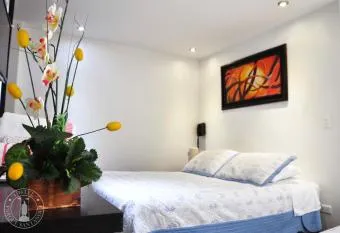 Apartasuite has Balcony rooms