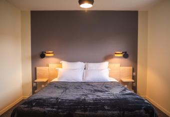 Logis h  tels Le Saint Pierre has Balcony rooms