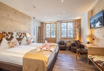 Hotel Alpenruh has Balcony rooms