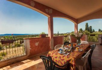Casa Elena has Balcony rooms