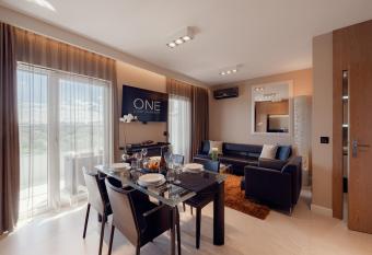 ONE Luxury Apartments has Balcony rooms