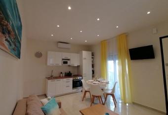 Sea Pleasure Apartment has Balcony rooms