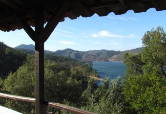 Ch  o da Lousa has Balcony rooms