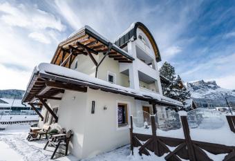 dalaNat has Balcony rooms