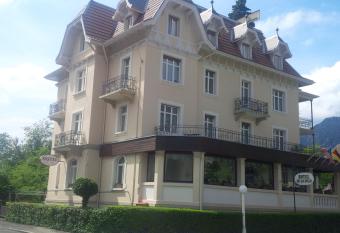 Hotel De La Paix has Balcony rooms