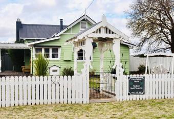 Clover Cottage Uralla allows 18 year olds to book a room