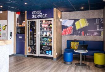 Ibis budget Issoire allows 18 year olds to book a room