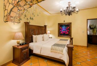 Casona Maria allows 18 year olds to book a room