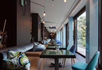 Palm Beach - Your Private and Complete Apartment in Desenzano del Garda allows 18 year olds to book a room