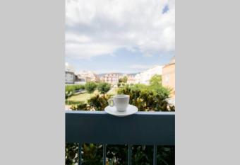 Belajo Central Apartment And Jacuzzi !! has rooms with a private hot tub