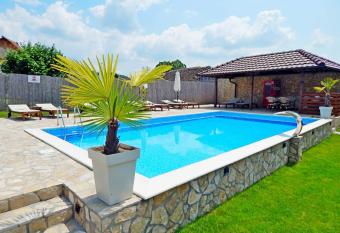 Aqualux apartments has rooms with a private hot tub