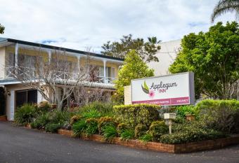 Applegum Inn allows 18 year olds to book a room