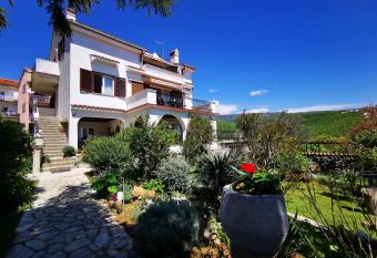 Apartments Zuppy has Balcony rooms