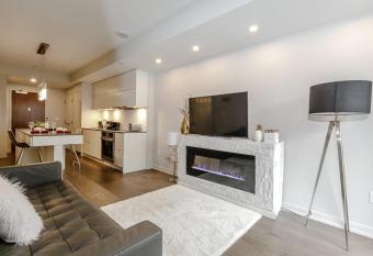 ViP Downtown Luxury 1 Bedroom With Underground Parking has Balcony rooms