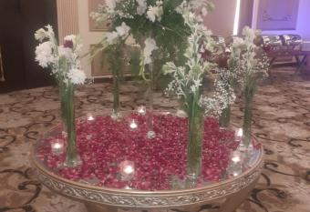 Hotel Gulberg Lodges Hali Road has rooms with a private hot tub