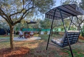 MANDULERA has Balcony rooms