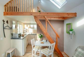 Aremo Garden House has Balcony rooms