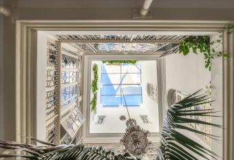 Hotel Boutique Casa de Col  n has Balcony rooms