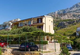 Villa Jedini has Balcony rooms